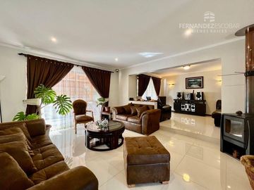 RINCONADA - VENDE CASA DOS PISOS 4D 4B PISICNA - COND. EL GOLF
