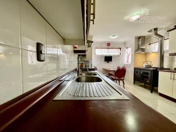 RINCONADA - VENDE CASA DOS PISOS 4D 4B PISICNA - COND. EL GOLF