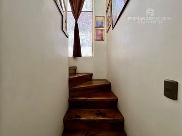 RINCONADA - VENDE CASA DOS PISOS 4D 4B PISICNA - COND. EL GOLF