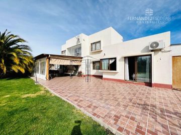 RINCONADA - VENDE CASA DOS PISOS 4D 4B PISICNA - COND. EL GOLF
