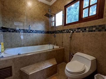 Lujosa casa en Venta en Rio Amarillo - Vive en el Espacio y Comodidad que Mereces sin Salir de la Ciudad