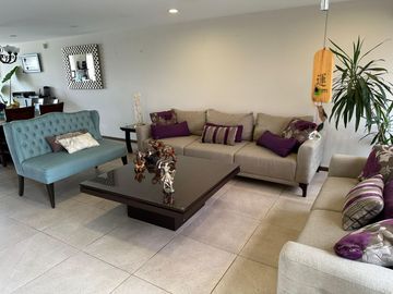 Casa en Venta en Lomas Virreyes, Calimaya  ** Amplio jardin y elelmentos de seguridad **
