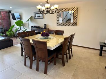 Casa en Venta en Lomas Virreyes, Calimaya  ** Amplio jardin y elelmentos de seguridad **