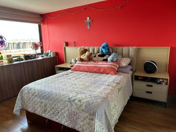 Casa en Venta en Lomas Virreyes, Calimaya  ** Amplio jardin y elelmentos de seguridad **