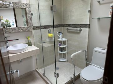 Casa en Venta en Lomas Virreyes, Calimaya  ** Amplio jardin y elelmentos de seguridad **