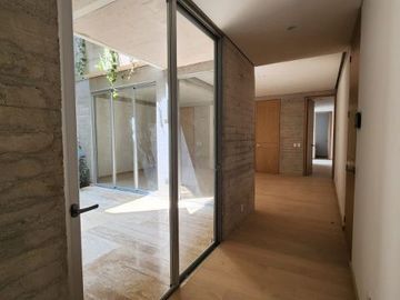 Venta de departamento con inquilino: 2 recámaras, 2 baños, 2 estacionamientos. Renta: 63mil mensuales! Col. Condesa