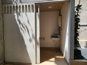 Venta de departamento con inquilino: 2 recámaras, 2 baños, 2 estacionamientos. Renta: 63mil mensuales! Col. Condesa