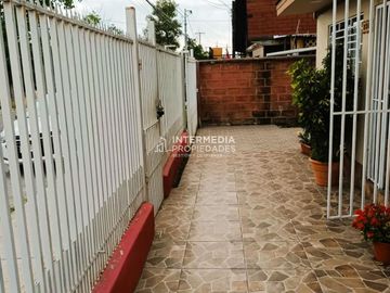 ¡Oportunidad Única! Dos Casas en Gran Terreno de 400 m² en El Bosque.