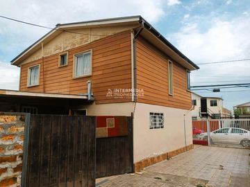 ¡Oportunidad Única! Dos Casas en Gran Terreno de 400 m² en El Bosque.