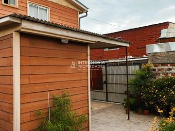 ¡Oportunidad Única! Dos Casas en Gran Terreno de 400 m² en El Bosque.