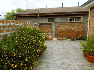 ¡Oportunidad Única! Dos Casas en Gran Terreno de 400 m² en El Bosque.
