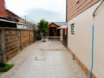 ¡Oportunidad Única! Dos Casas en Gran Terreno de 400 m² en El Bosque.