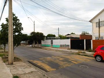 ¡Oportunidad Única! Dos Casas en Gran Terreno de 400 m² en El Bosque.