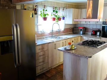 ¡Oportunidad Única! Dos Casas en Gran Terreno de 400 m² en El Bosque.