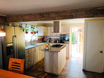 ¡Oportunidad Única! Dos Casas en Gran Terreno de 400 m² en El Bosque.