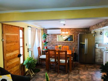 ¡Oportunidad Única! Dos Casas en Gran Terreno de 400 m² en El Bosque.