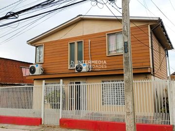 ¡Oportunidad Única! Dos Casas en Gran Terreno de 400 m² en El Bosque.