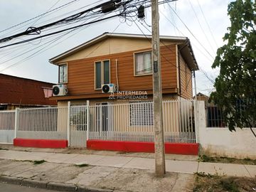 ¡Oportunidad Única! Dos Casas en Gran Terreno de 400 m² en El Bosque.