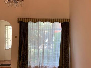 Venta de casa: 3 recámaras, 2.5 baños, 1 estudio, mezzanine, techos altos, jardín. Col. Narvarte Pte. cerca Metro Etiopía.
