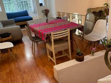 Venta de casa: 3 recámaras, 2.5 baños, 1 estudio, mezzanine, techos altos, jardín. Col. Narvarte Pte. cerca Metro Etiopía.