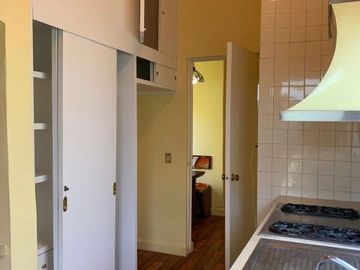 Venta de casa: 3 recámaras, 2.5 baños, 1 estudio, mezzanine, techos altos, jardín. Col. Narvarte Pte. cerca Metro Etiopía.