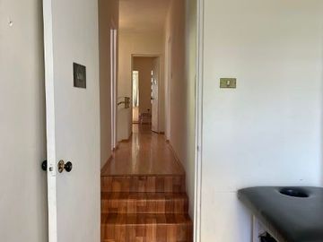 Venta de casa: 3 recámaras, 2.5 baños, 1 estudio, mezzanine, techos altos, jardín. Col. Narvarte Pte. cerca Metro Etiopía.