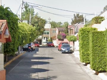 REMATE DE GRANDE CASA EN CIUDAD SATELITE, NAUCALPAN, EDO. MÉX.