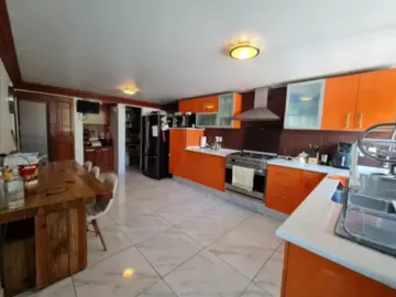 REMATE DE GRANDE CASA EN CIUDAD SATELITE, NAUCALPAN, EDO. MÉX.