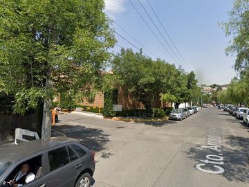 REMATE DE GRANDE CASA EN CIUDAD SATELITE, NAUCALPAN, EDO. MÉX.