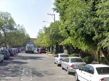 REMATE DE GRANDE CASA EN CIUDAD SATELITE, NAUCALPAN, EDO. MÉX.