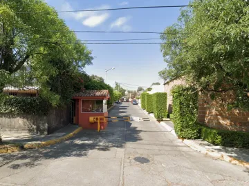 REMATE DE GRANDE CASA EN CIUDAD SATELITE, NAUCALPAN, EDO. MÉX.