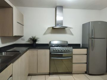 CASA EN VENTA COL. PUERTA DE HIERRO ZONA CUMBRES MONTERREY, N.L.