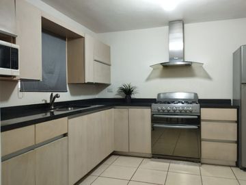 CASA EN VENTA COL. PUERTA DE HIERRO ZONA CUMBRES MONTERREY, N.L.
