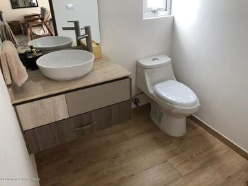 CASA EN VENTA CON HERMOSA VISTA