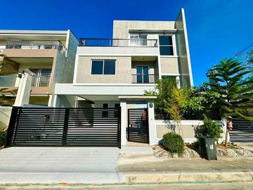 Contemporary 4 Bedrooms Well-Maintained 3-Storey House and Lot in Green Meadows @ Orchard Salitran 4 Dasmariñas Cavite
