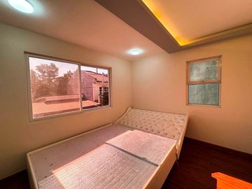 Contemporary 4 Bedrooms Well-Maintained 3-Storey House and Lot in Green Meadows @ Orchard Salitran 4 Dasmariñas Cavite