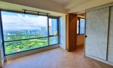 Newly Renovated 3-Bedrooms in Infinity Tower, BGC – For Sale or Rent