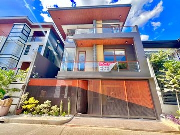Modern Elegant House inside Greenwoods Executive Village for Sale