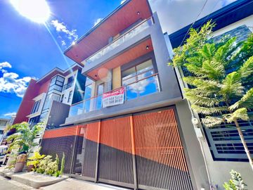 Modern Elegant House inside Greenwoods Executive Village for Sale