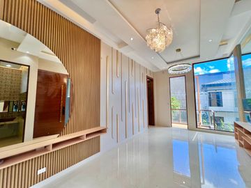 Modern Elegant House inside Greenwoods Executive Village for Sale