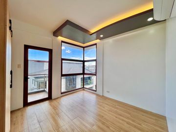 Modern Elegant House inside Greenwoods Executive Village for Sale