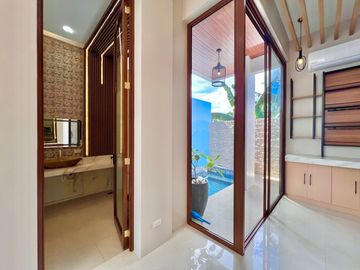 Modern Elegant House inside Greenwoods Executive Village for Sale