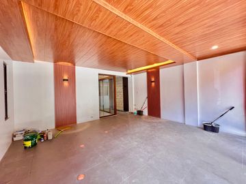 Modern Elegant House inside Greenwoods Executive Village for Sale