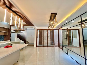 Modern Elegant House inside Greenwoods Executive Village for Sale