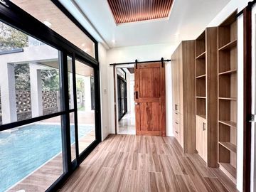 5 Bedrooms Newly built Modern House for sale in Tagaytay