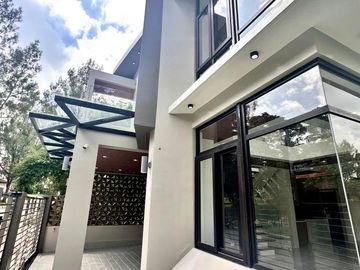 5 Bedrooms Newly built Modern House for sale in Tagaytay