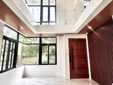 5 Bedrooms Newly built Modern House for sale in Tagaytay
