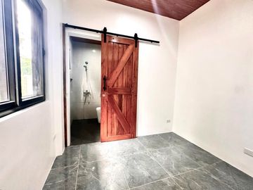 5 Bedrooms Newly built Modern House for sale in Tagaytay