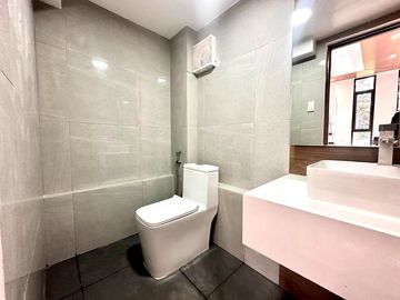 5 Bedrooms Newly built Modern House for sale in Tagaytay