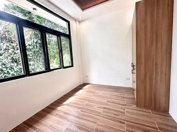 5 Bedrooms Newly built Modern House for sale in Tagaytay